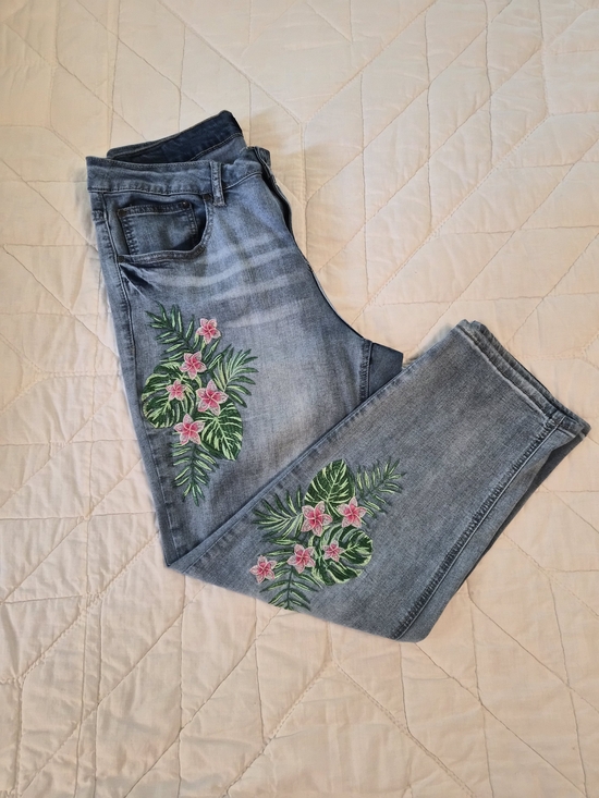 Earl Jeans Denim - Earl Ankle Cuff Floral Embroidered Jeans- Size 16W